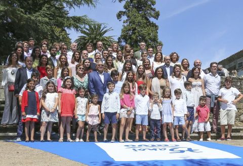 Toda la familia posó en la escalera del pazo de Vilar de Francos.