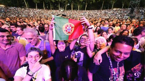 Entre el p�bico que llenaba Castrelos asomaron portugueses con la bandera del pa�s