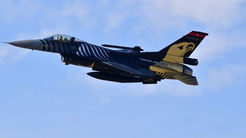 Un caza F-16 del Ej�rcito turco, en una imagen de archivo.