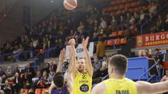 Kacinas acert� desde fuera