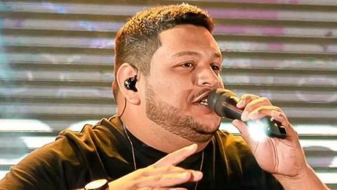 El cantante Darlyn Morais en un concierto