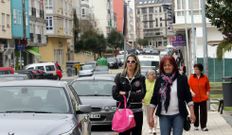 El Concello ve necesario reordenar el aparcamiento en la avenida. 