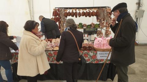 Feira do porco da ceba en Cospeito: degustacin de productos porcinos.