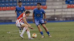 Nacho Castillo encara a Adri P�rez, uno de los cachorros que han sido requeridos por el primer equipo del Athletic Club
