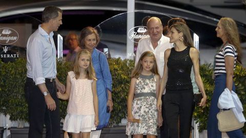 Sof�a lleva ya tiempo en la isla, mientras que Juan Carlos acudi� a Mallorca directamente desde Lima