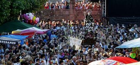 Meis y Mea�o, pero sobre todo Cambados, en la imagen, celebran con especial devoci�n la jornada dedicada a San Benito. 