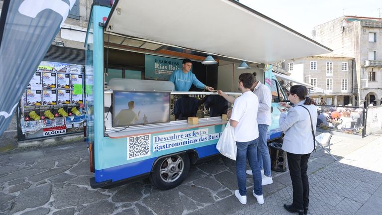 A food truck do &laquo;Sabor das R&iacute;as Baixas&raquo; visita Barro