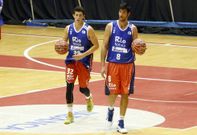 Caloiaro (izquierda) junto a Triguero en uno de los primeros entrenamientos en Sar. 