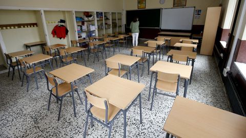 Un aula del CEIP Ponte dos Brozos, que suma diez casos activos, durante la preparacin para el inicio del curso