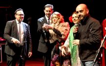 Ram�n Campos y su mujer participaron en el encendido. 