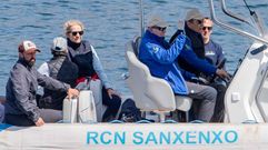 Juan Carlos I ya navega por la r&iacute;a de Pontevedra