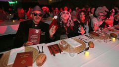 Comensales de la primera cena tem�tica del Curtas, con proyecci�n de �El Exorcista�