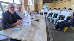 Marcos Calveiro, Xos� Cerme�o y Ricardo Fern�ndez Guerra, con un grupo de alumnos de Direcci�n de Coci�a del Oroza, en O Mercado de Pontevedra