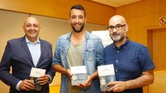 O escritor Abel Tom�, no centro