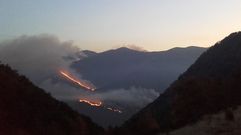 Frente de llamas del incendio de Dega�a.Frente de llamas del incendio de Dega�a