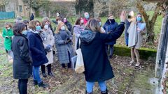 Personal del Museo de Pontevedra, en una vista guiada al interior de Santa Clara, este lunes