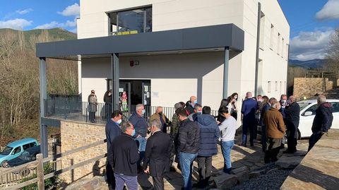 La unidad pasa a funcionar, con el centro de da, en el edificio construido en A Ribeira