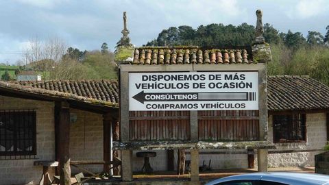 Otro mal ejemplo, con cartel pegado al cabazo