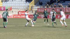 El peso del partido recay� en el medio campo.