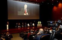 El rector Salutiano Mato, ayer presentando el foro en el centro social Novacaixagalicia.
