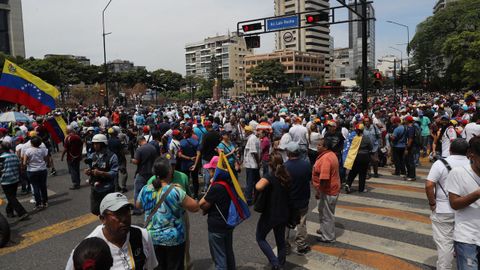Cientos de manifestantes se han ido sumando a las manifestaciones convocadas en Caracas y en otros puntos del pa�s