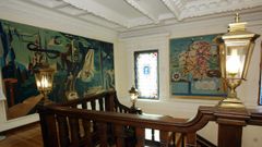 En el acceso a la primera planta del museo de Castrelos se encuentran dos murales de Lugris valorados en 130.000 euros, el de la izquierda, y 100.000 euros, el otro