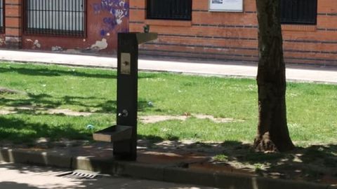 Fuente adaptada para mascotas que los vecinos de Ciudad Naranco quieren colocar en la Plaza  de  Kike G�mez Haces
