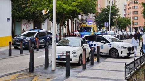 Agentes del 091, 092 y la ambulancia del 061 este s�bado en la calle del Socorro