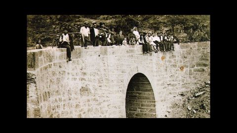 PONTE VELLA DA ESTRADA DA ALDEA DE SERNANDE, QUE QUEDOU BAIXO AS AUGAS DO ENCORO DOS PEARES