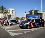 La polic�a acompa�a a los ciclistas de la Vuelta desde que tomaron la salida en C�diz. 