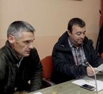 Call�n, derecha, es el presidente del comit� organizador.