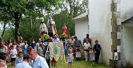 Asistentes ayer a la procesi�n de Santa Filomena, en Vilarrube. 