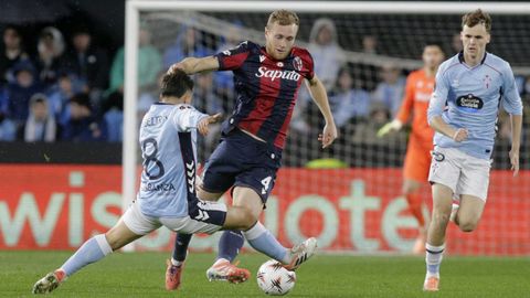 Beltrn entra a Pobega, durante el partido en Balados