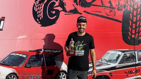 Gabriel Serrano, con el t�tulo de campe�n de Espa�a de autocr�s en la categor�a de Divisi�n II