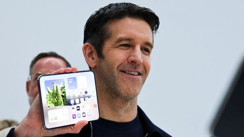 Apple presenta su primer tel&eacute;fono plegable