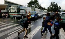 Los padres se quejan del intenso tr�fico y de los accesos al �rea escolar de Bertamir�ns. 