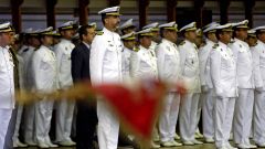 El pr�ncipe Felipe en la Escuela Naval de Mar�n