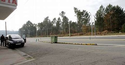 Los terrenos del futuro parque son colindantes con la AC-841 en la zona de Recesende.