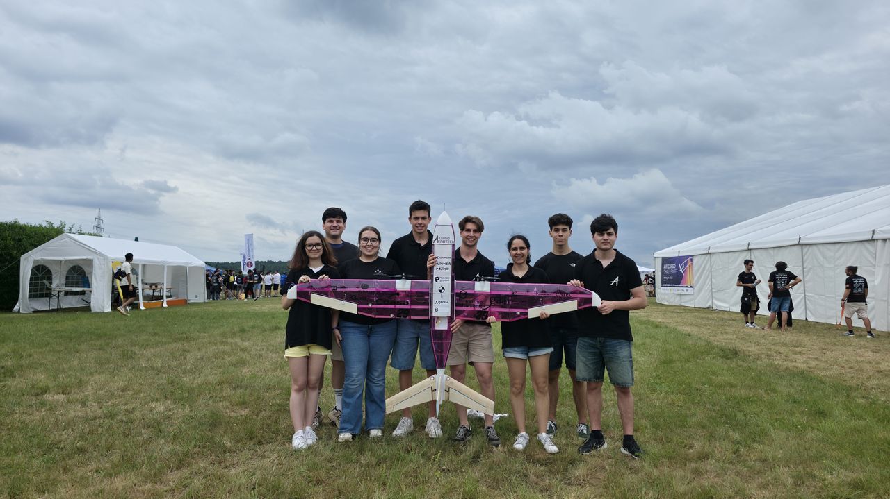 El dron Flamingus del campus de Ourense despegó en Stuttgart pese a los imprevistos: «Pilotos profesionales nos dijeron que volaba espectacular»
