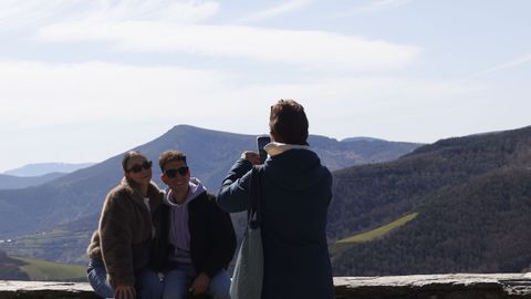 Animaci�n en O Cebreiro, con peregrinos y visitantes en la Semana Santa
