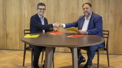 Oriol Junqueras, presidente de ERC, y Flix Bolaos, ministro de la Presidencia tras el acuerdo firmado para la investidura de Snchez