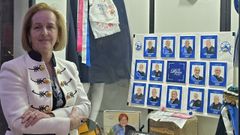 Eugenia Galdo dedica el escaparate de El Dique a la rondalla nas Ondas do Mar