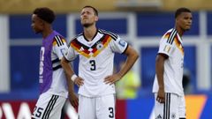 Varios jugadores de Alemania, tras caer derrotados ante Paraguay.