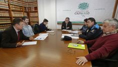 El alcalde presidi� la comisi�n de ayer, a la que asistieron representantes de todos los grupos. 