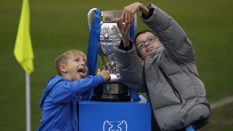 La Copa Federacin fue exhibida en O Couto para los seguidores del club azuln