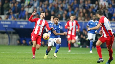 Yoel Brcenas ante el Sporting durante el derbi de la 18/19