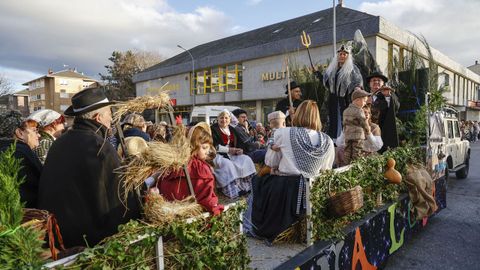 Gran desfile en Xinzo de Limia en el d�a grande del entroido