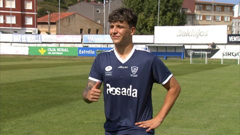 Abraham N�brega, en su presentaci�n con el Marino de Luanco en 2023