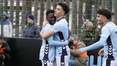 Los jugadores del Celta Juvenil A Aldrine Kibet, &Aacute;ngel Davila y Anthony Khayat, celebrando un gol esta temporada en A Madroa.