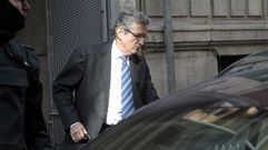 Mat�a Amat abandonando la Audiencia Nacional